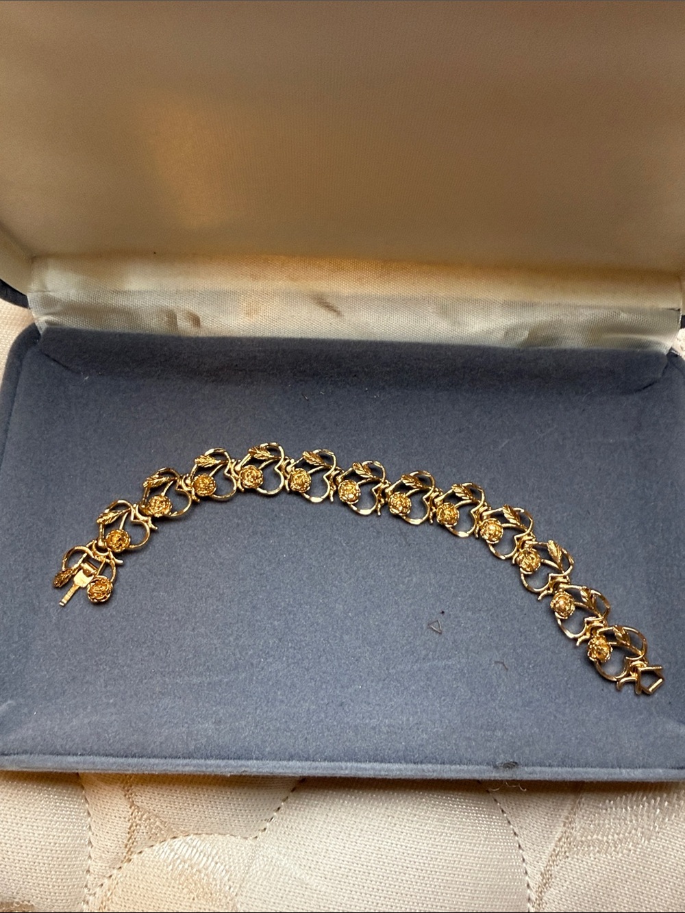 Gold Tone Floral Link Bracelet - Women's Jewelry vintage gold chain plated
